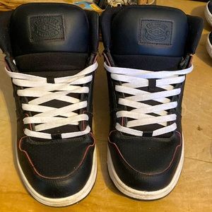 DC Shoe Co mens size 11 sneakers! Like new!